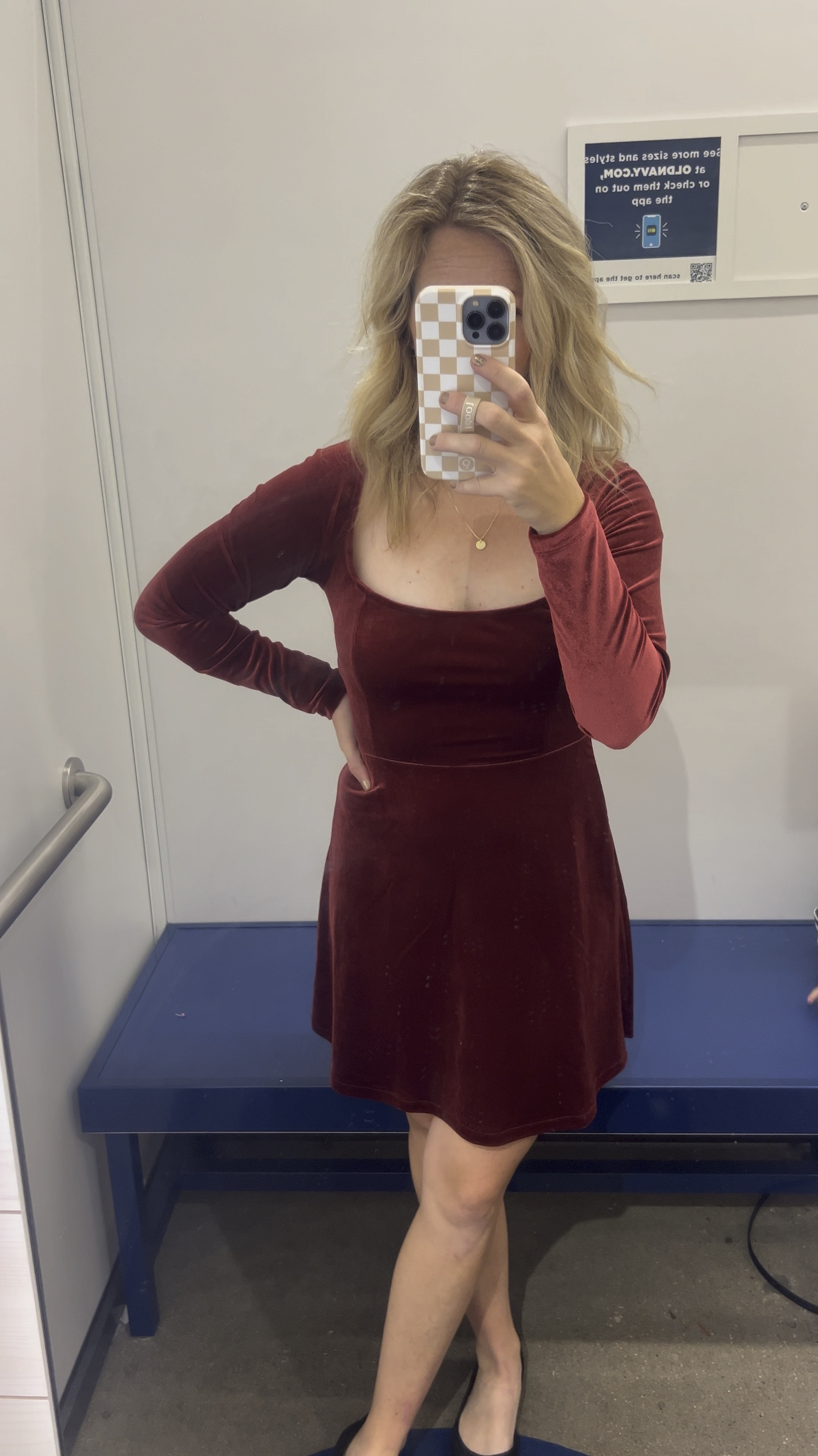 Old Navy Daily Deals
40% off everything 
Holiday velvet mini dress 

#LTKSaleAlert #LTKHoliday