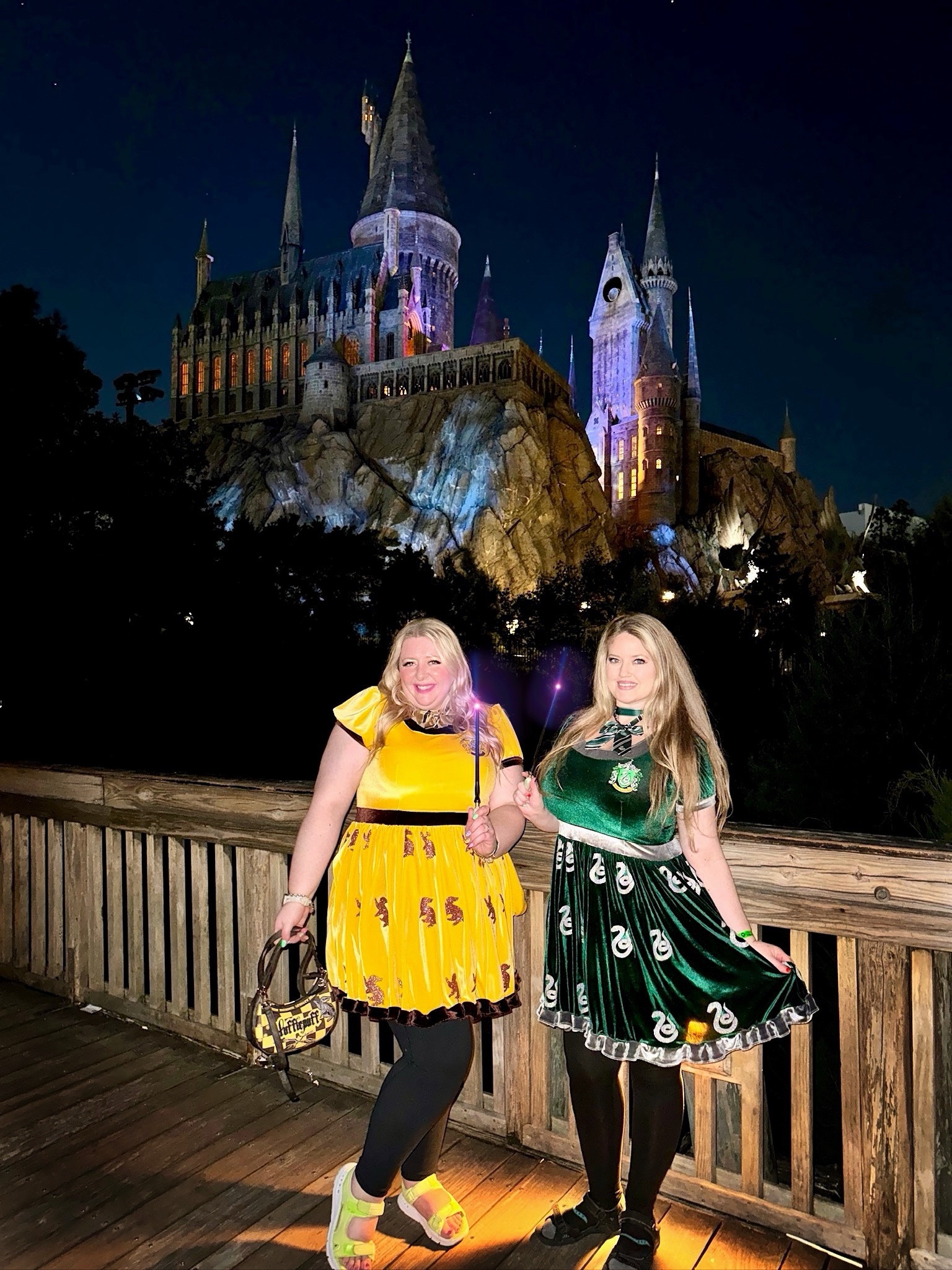 🏰⚡️ Latest Wizarding World look matching with my Slytherin sister! I love my velvet Hufflepuff dress and our purses! Perfect for a Wizarding World trip!

#LTKtravel
