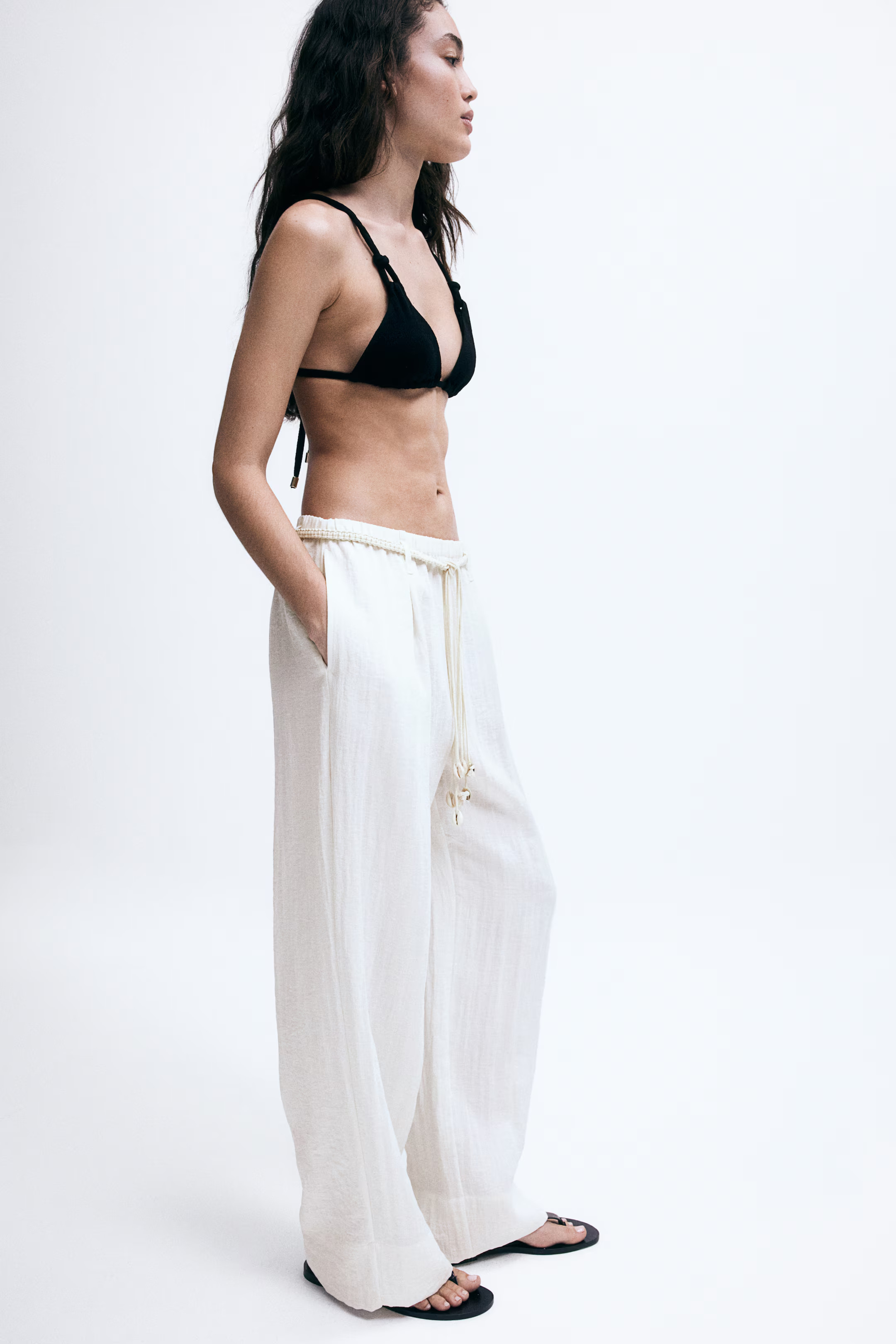 Hose mit Makramee-Gürtel - Hoher Bund - Lang - Cremefarben - Ladies | H&M AT | H&M (DE, AT, CH, NL, FI)