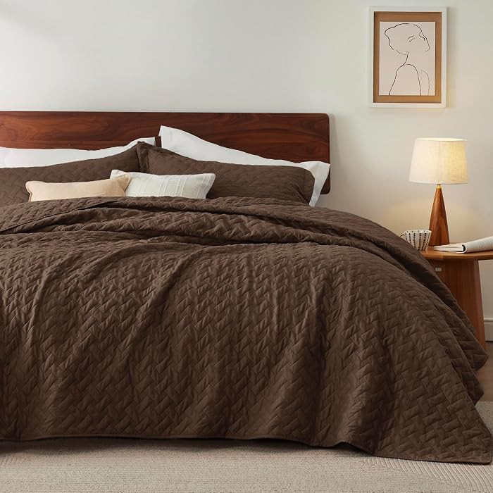 Bedsure Quilts Queen Size, Lightweight Comforter Set, Brown Bedspread | Amazon (US)