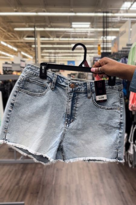 #WalmartPartner Check out these super affordable denim shorts by No Boundaries at @Walmart! 😍 I couldn’t believe the price – only $10! 🌟 These shorts are a must-have for your summer wardrobe. @WalmartFashion! ✨ #WalmartFashion #WalmartFinds #Walmart 