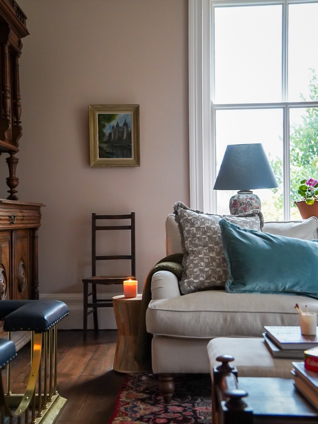 Living room links 💖

Double sided cushions
Scented candle
Ceramic lamp
Sofa
Throw 

#LTKeurope #LTKuk #LTKhome