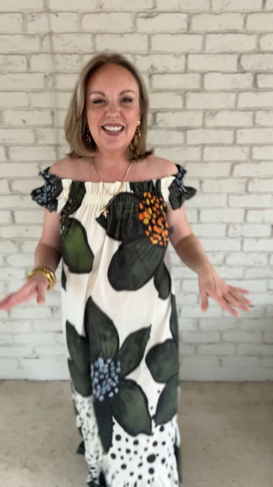 Size medium; I’m in “multi color"

#LTKMidsize #LTKSeasonal #LTKOver40