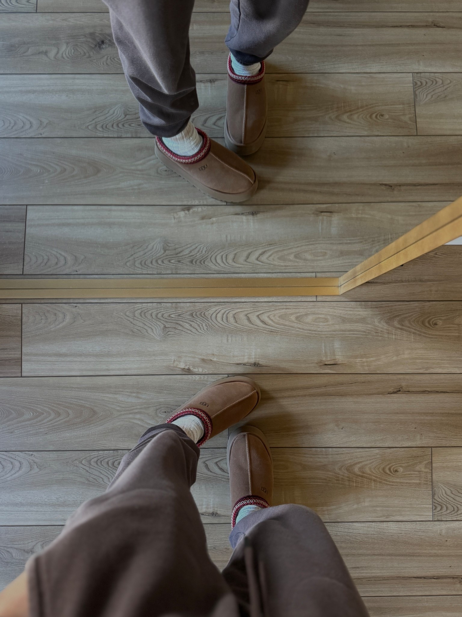 comfy on comfy 🐻 

mom life / slippers / Uggs / sweatpants / matching set / cozy / ae