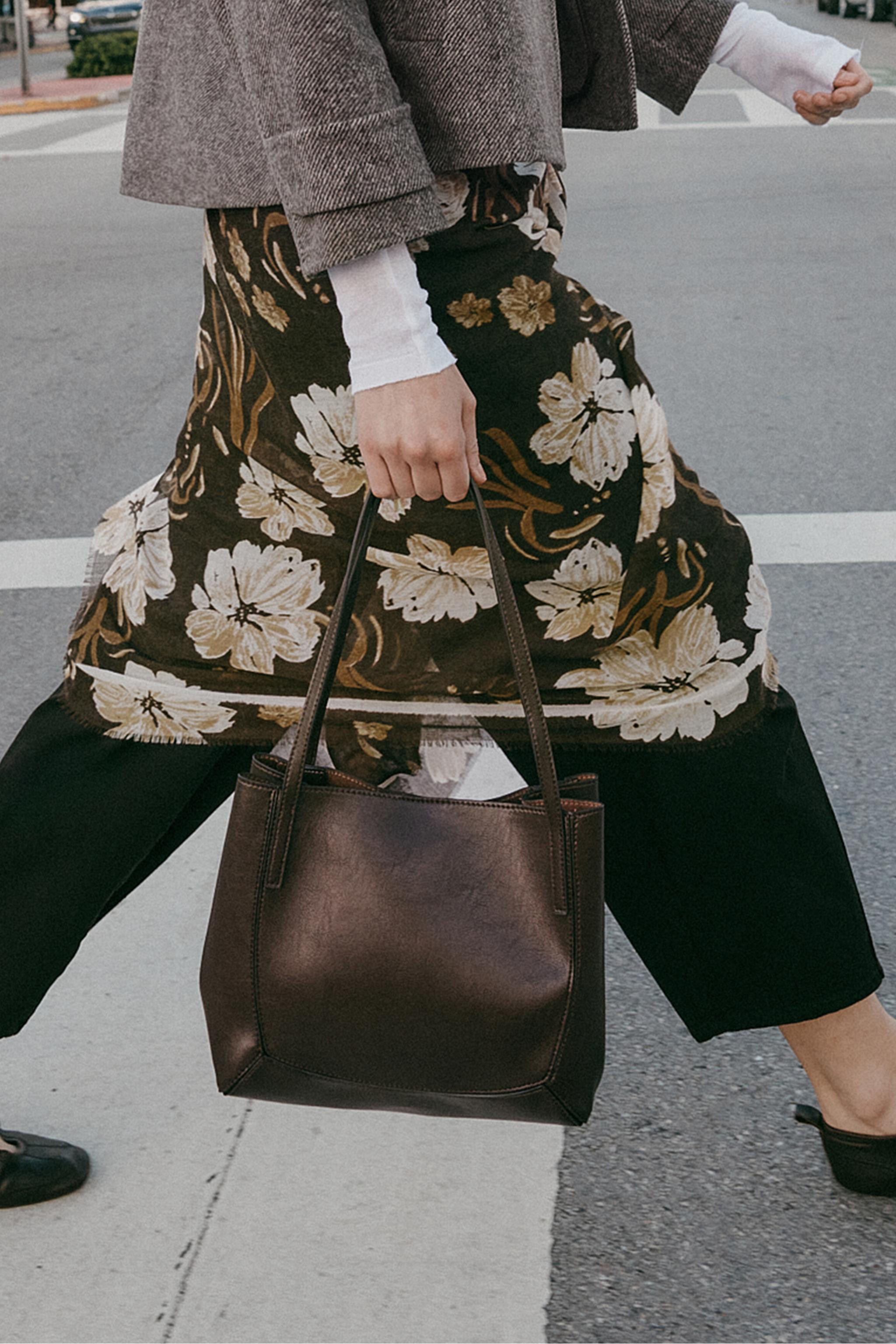 SHOPPER BAG WITH DETAILS | Zara US