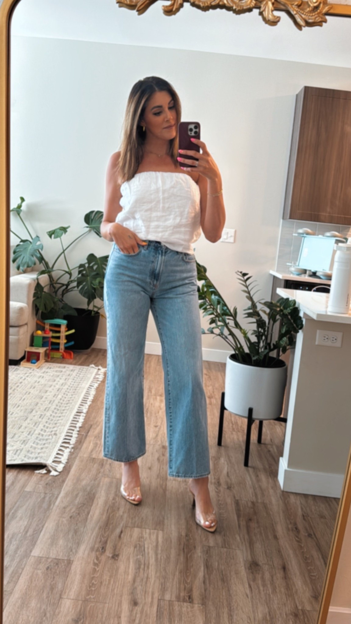 Finally a comfortable tube top and comfy denim 🤍💙