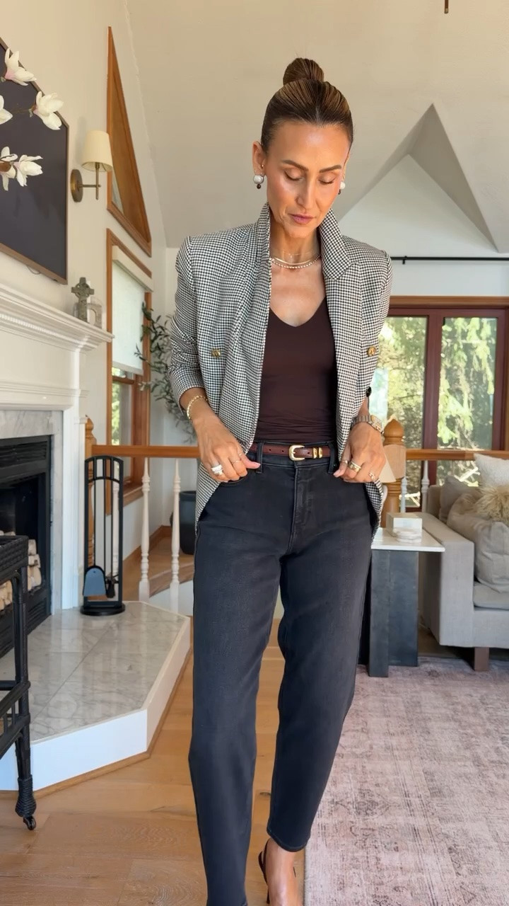 The art of fall layering 🍂🤎 comment SHOP and I’ll send you all the links! 
Lots of work to weekend options and a little lesson in getting more out of your fall wardrobe: It’s all in the layers. A great blazer, a beautiful jacket, unexpected texture, and suddenly the pieces already in your rotation feel completely new.
Sharing a few of my favorite fall formulas with @whbm #WHBMPartner