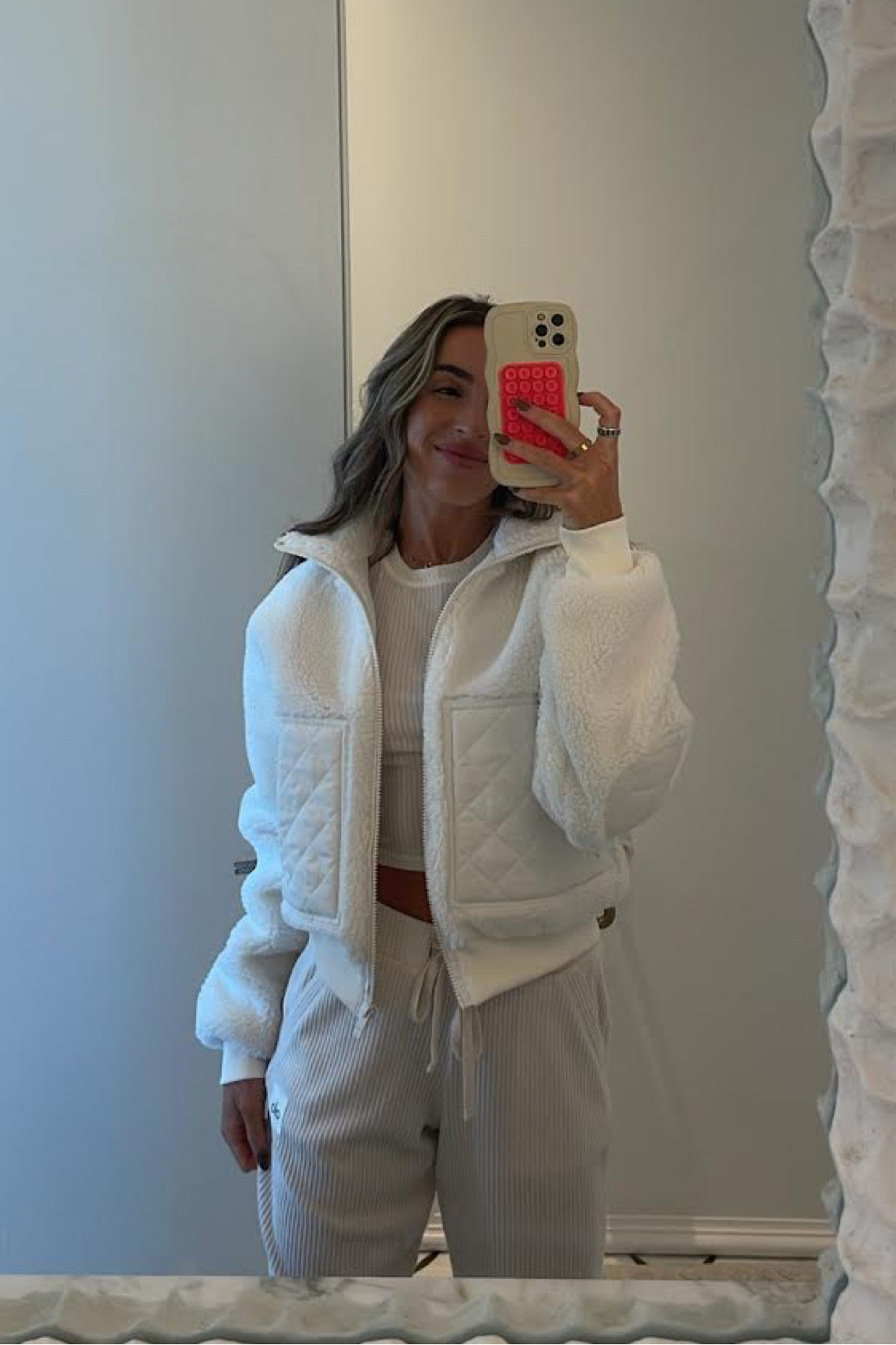 @aloyoga with the absolute cutest/comfiest winter whites! Linking my favorites here (I’m 5’2” and do an XXS bottoms + XS tops) #alopartner #alo #aloyoga 