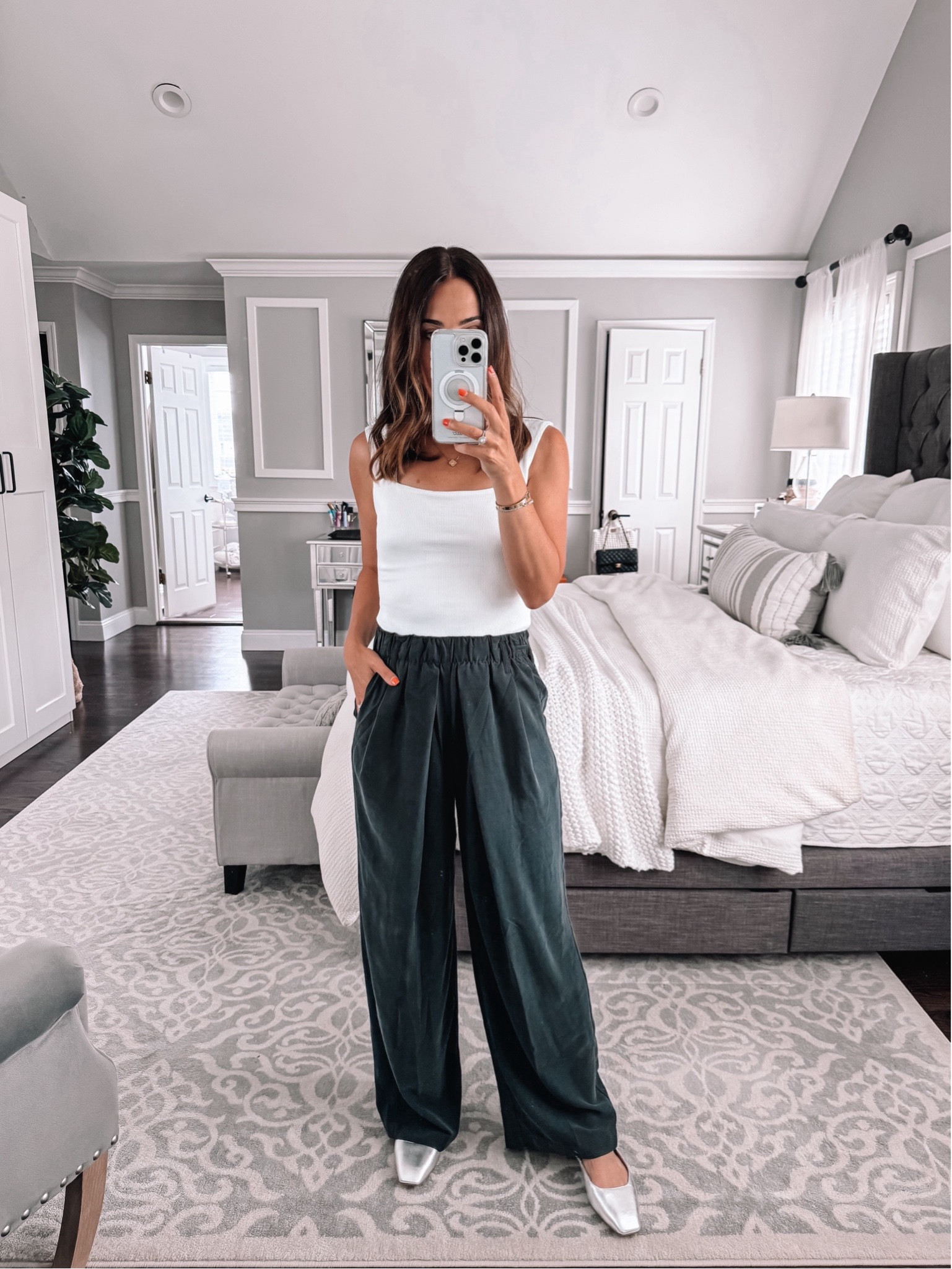 These pants shocked me when I found them in store. They didn’t look like much online but so gorgeous in person 😍 pull on elastic waist trouser pants. I sized down to xs

#LTKFindsUnder100 #LTKStyleTip #LTKxNSale