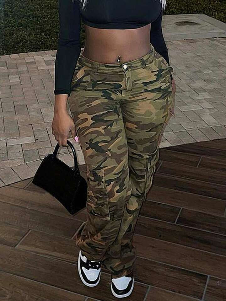 Multi-Pocket Camouflage Straight-Legged Cargo Jeans | SHEIN