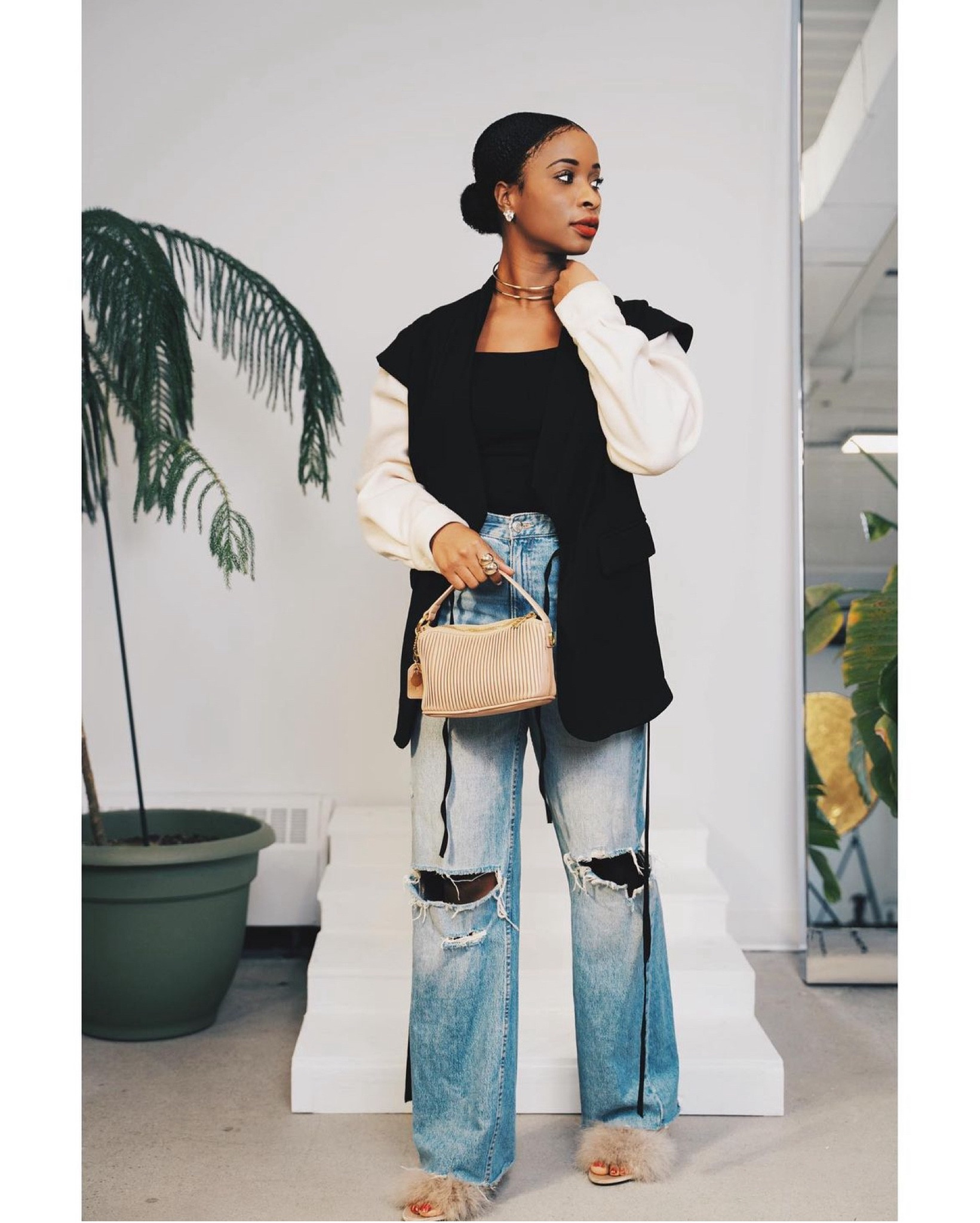 Our stylist guide to best pants & skirts for the lady with wide hips. Everything from a-line skirts to wide-leg pants ! 

#PersonalStylist #Stylist #WideHips 