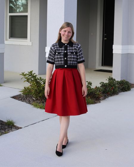 Retro 50s skirt. Vintage housewife inspired outfit  