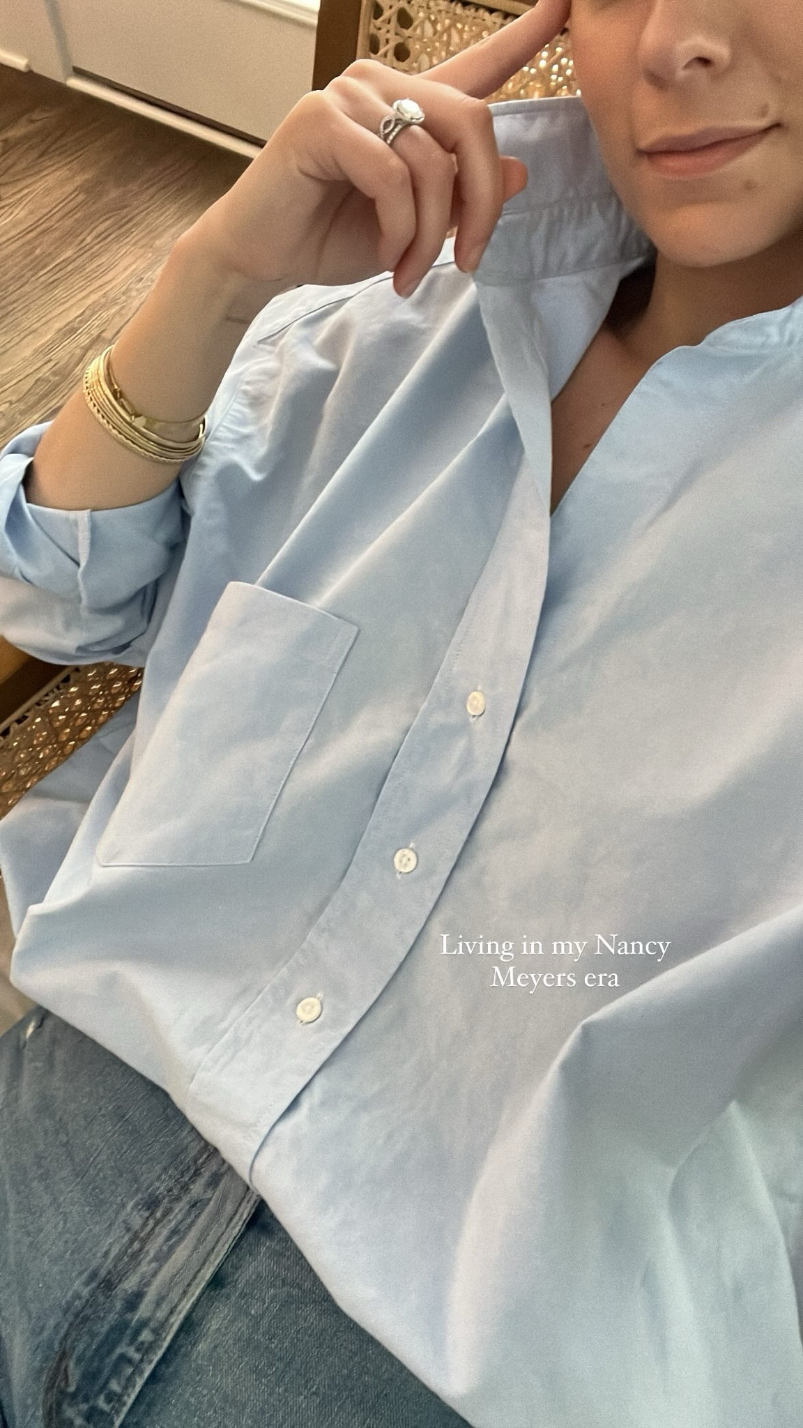 Living in my Nancy Meyers era in this oversized shirt 