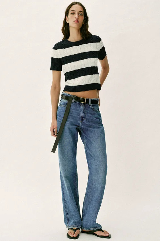 Pullover mit Rundhalsausschnitt und kurzen Ärmeln. Rippenbündchen. | Zara DE