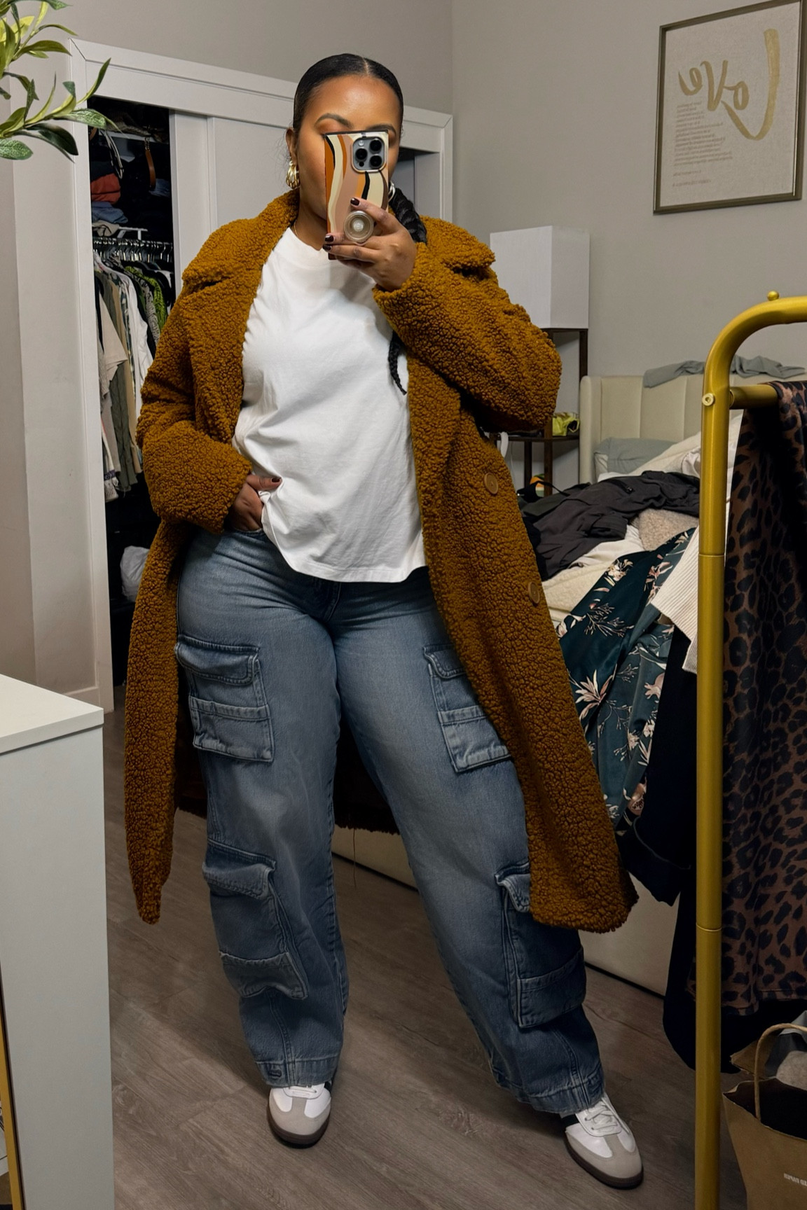 OOTD. My jeans are from Zara but I’ve linked as many similar items as I can find. 🫶🏾