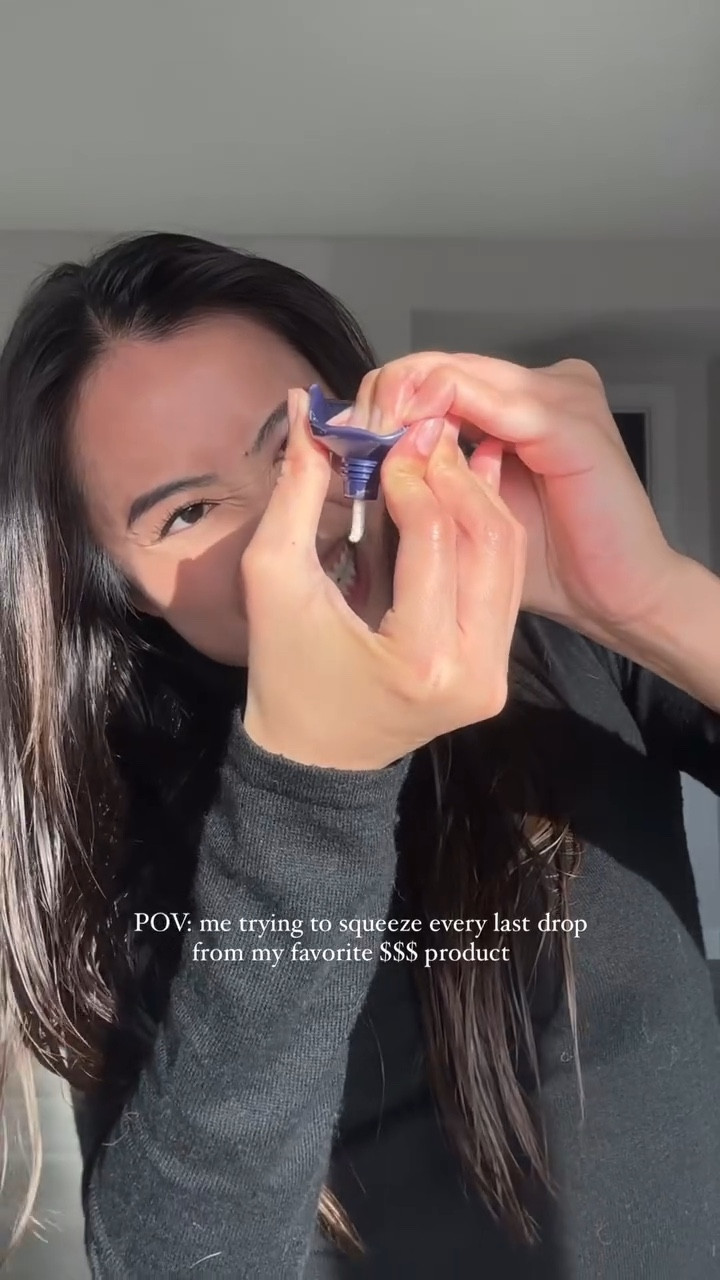 Desperately squeezing like 👹👹👹

Real talk, I absolutely LOVED every drop of this @oribe supershine cream! I was initially intimidated by its cream texture (I’m used to using heat protection spray/hair serum prior to blowdrying), but the blowout cream makes my fine hair feels so soft & bouncy without ever weighing it down. Can’t wait to repurchase this during the upcoming @sephora VIB sale!

PS they also have a light version for finer hair types ✨

#oribe #oribeobsessed #oribehair #blowoutstyles #blowouthair #blowoutcream