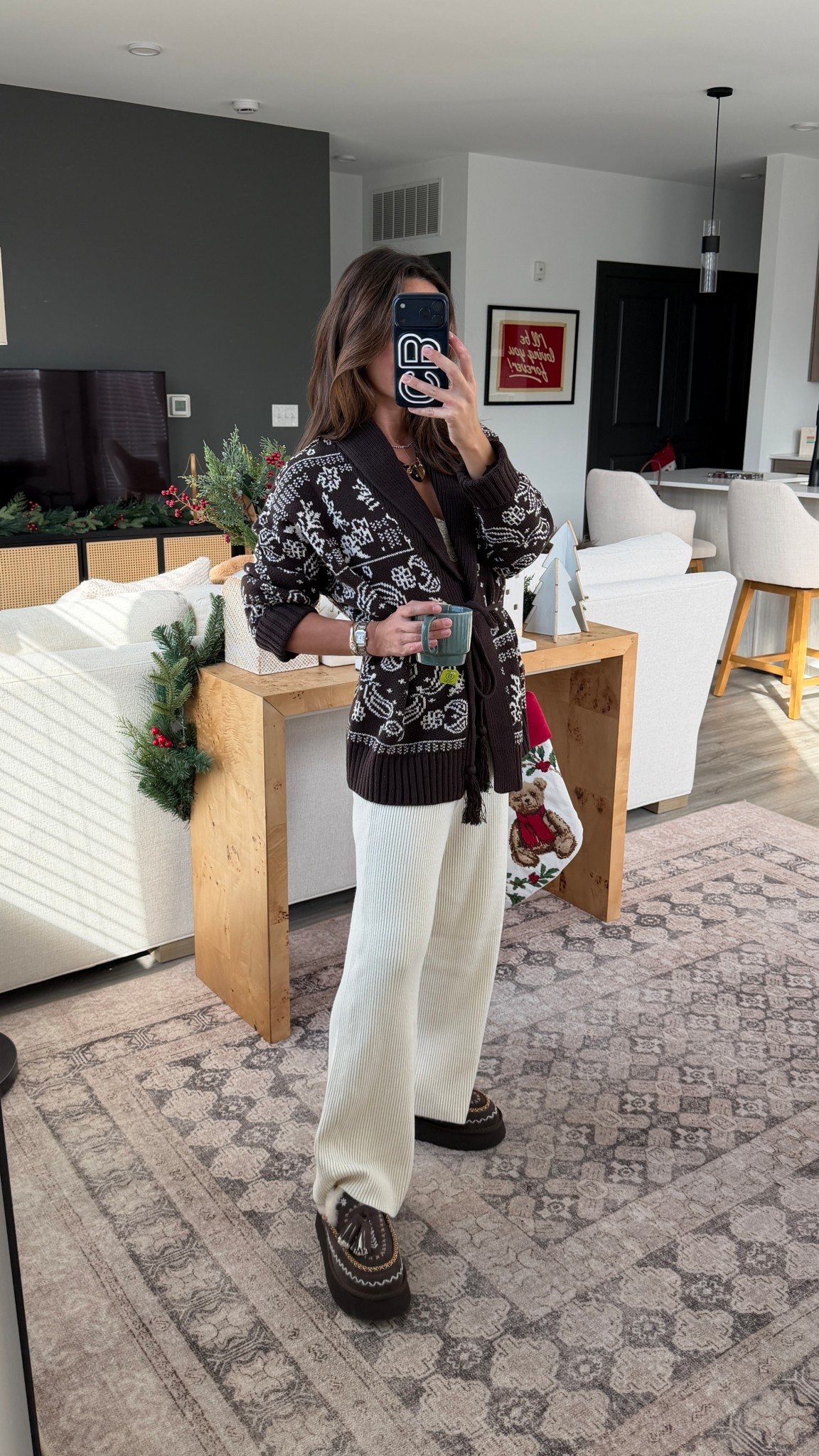 Small sweater it’s nice and oversized! Bottoms are sold out Abercrombie but found some similar! Shoes are tts