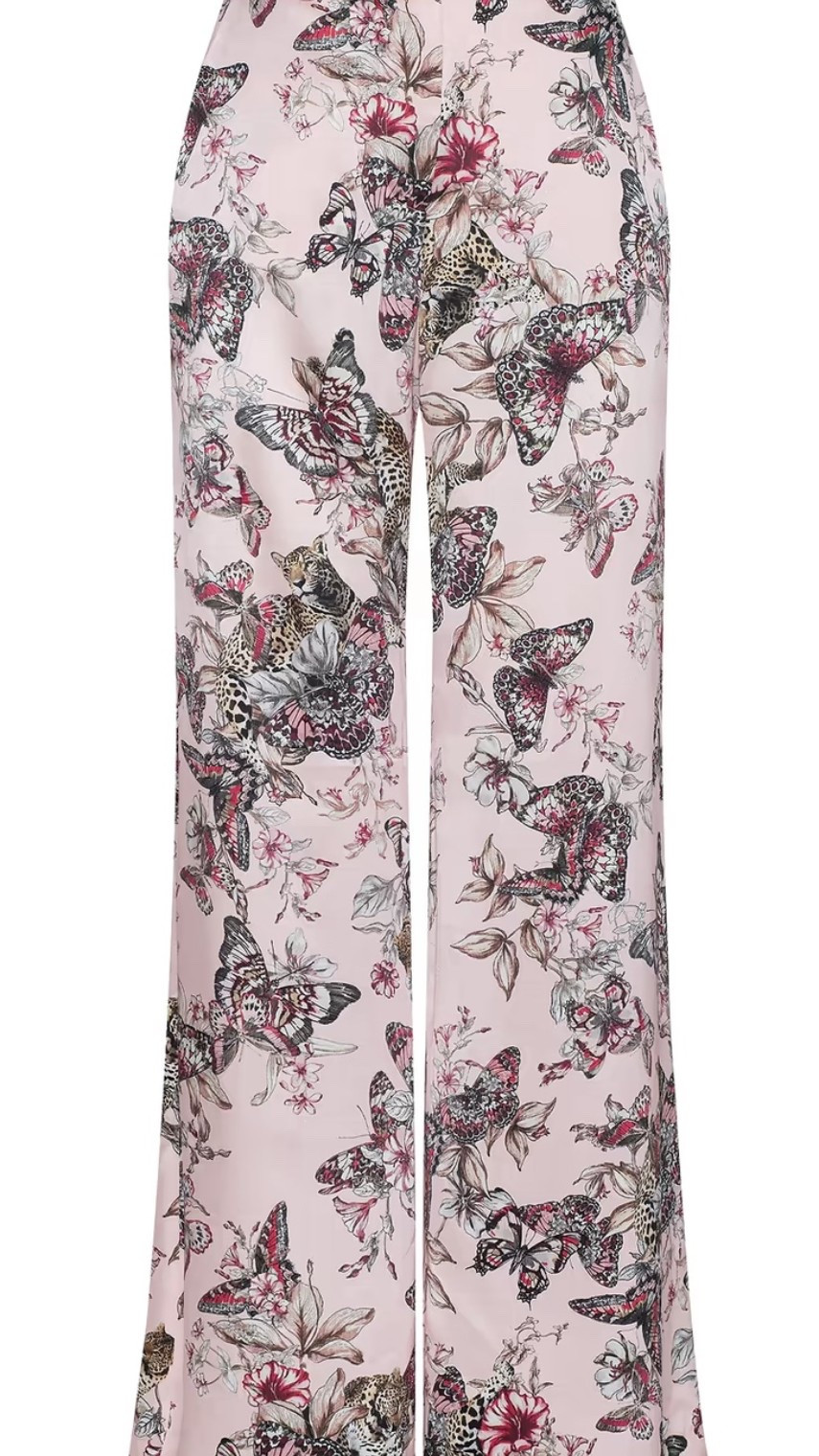 A Little 🦋 For Valentine’s Day 💕

#LTKValentine #LTKdayinmylife #LTKSeasonal