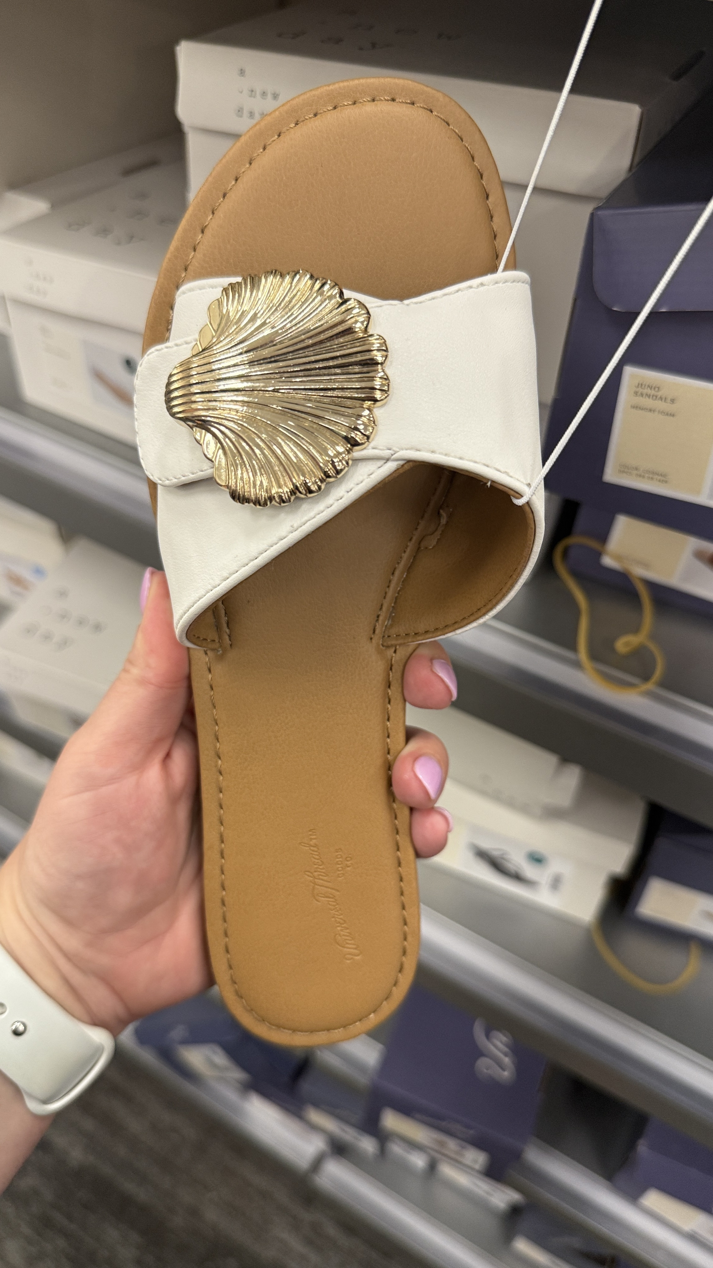 White gold seashell flat sandal twist shell ornament slide 

#LTKShoeCrush #LTKMidsize #LTKFindsUnder50