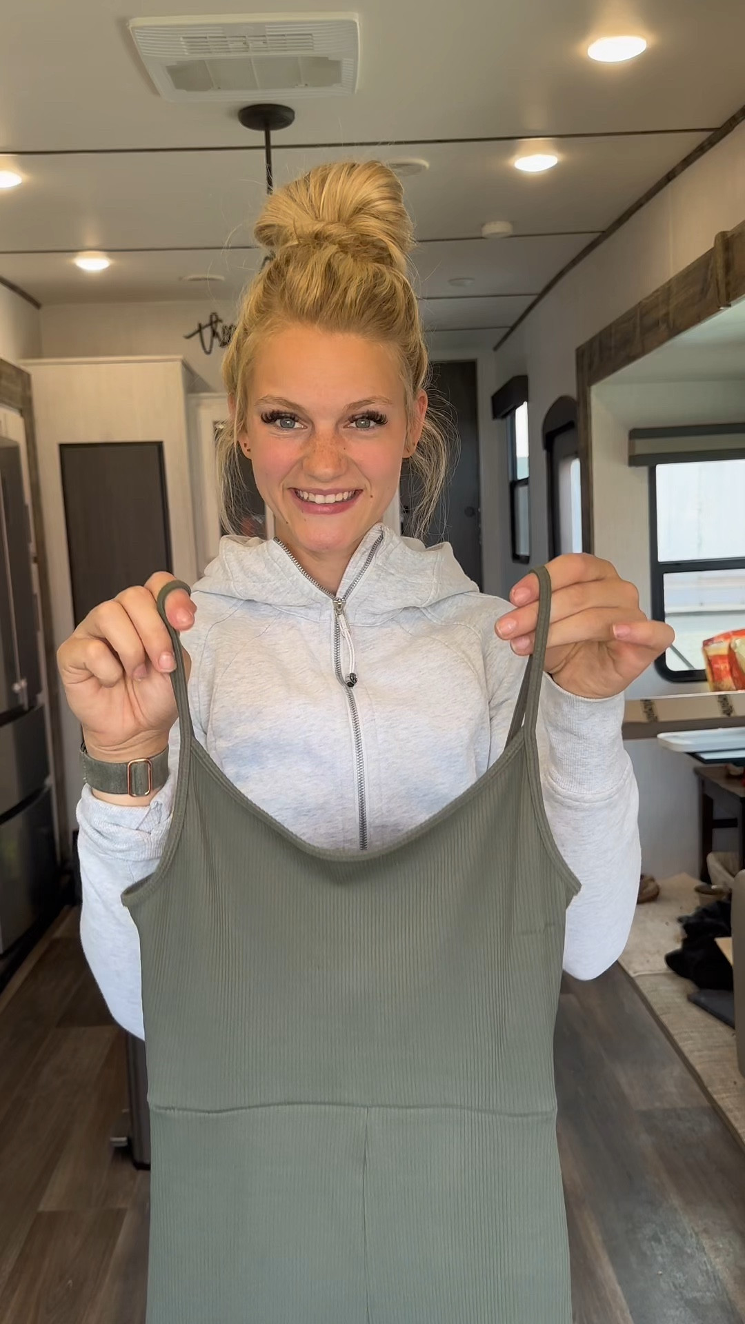 The PERFECT fall transitional outfit! Running errands, date night, girls hangout… this is it!! 🙌 

#LTKshoecrush #LTKfindsunder100 #LTKSeasonal