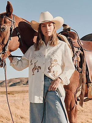Women's Embroidered Boyfriend Western Snap Denim Shirt | Wrangler