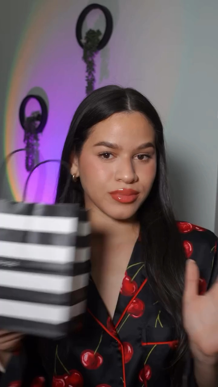 mini haul de Sephora 🫶🏻

@benefitcosmetics 24 h brow gel & Benetint 
@charlottetilbury unreal skin foundation 
@tower28beauty lip jelly gloss & serum concealer 
@saiebeauty liquid blush 
@sephora 

#minihaul #sephorahaul #makeuproducts #trendig