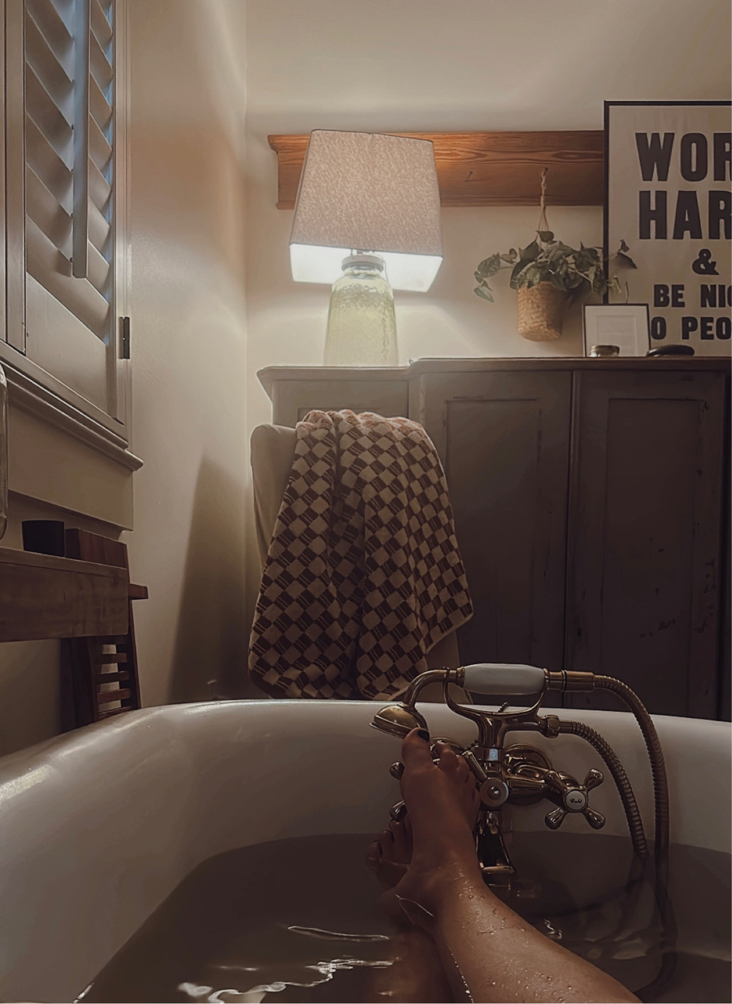 Early AM soak is always a good start to the day. 

#LTKhome