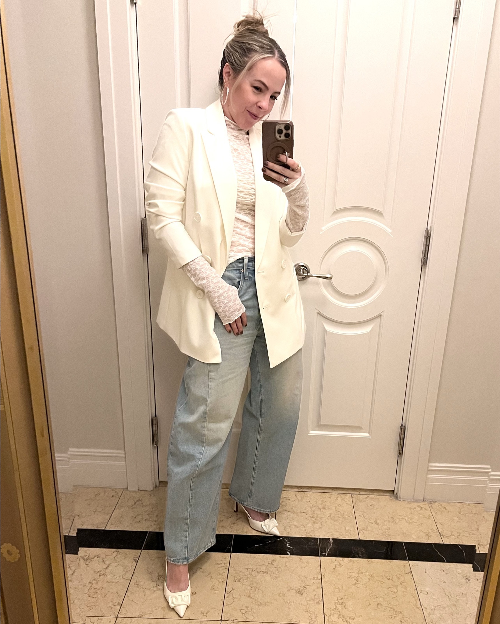 Backstreet Bogs show at the Sphere means white and light blue