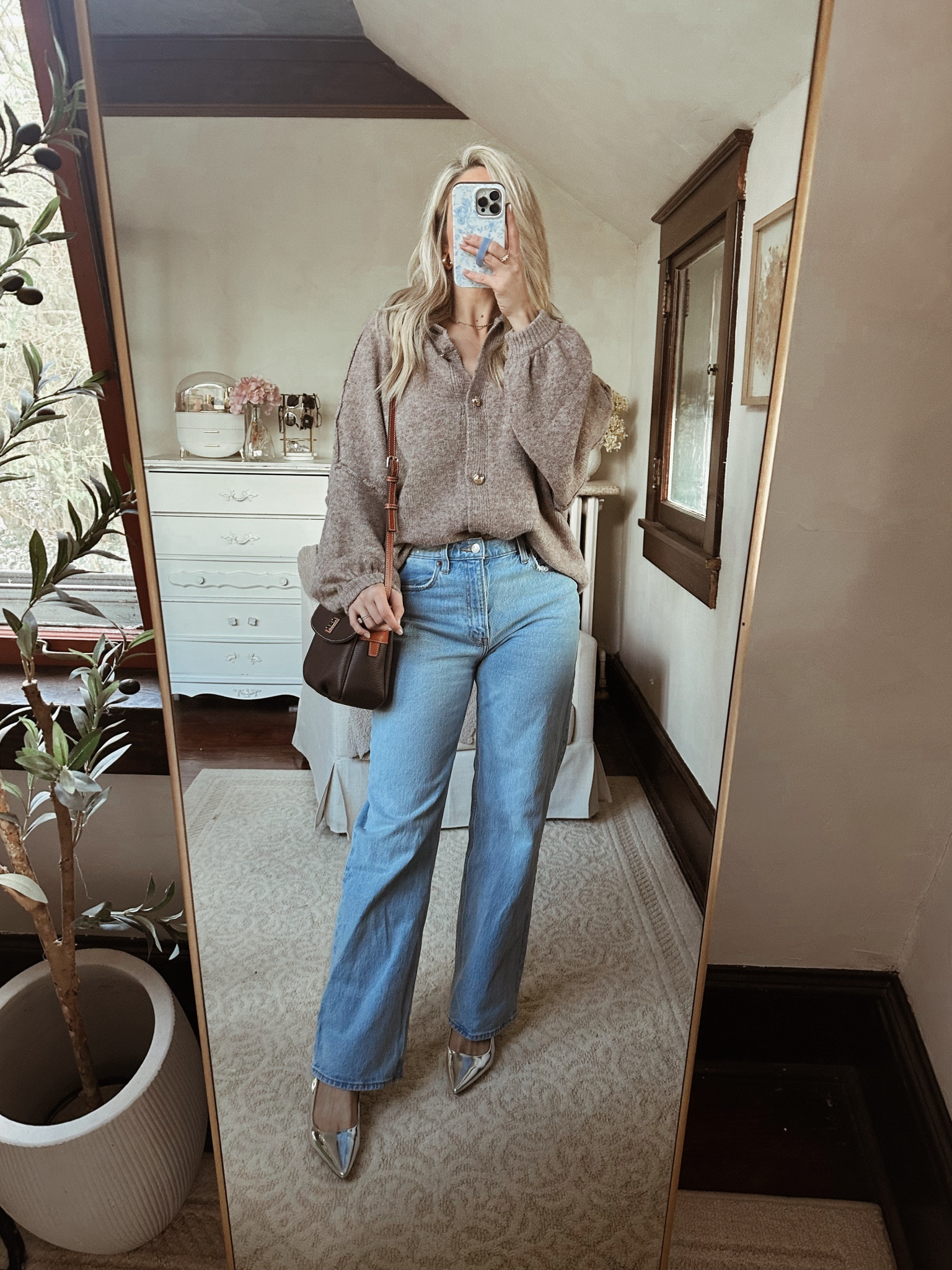 Amazon sweater
Abercrombie jeans
Target shoes
How to style silver heels 

#LTKStyleTip #LTKShoeCrush