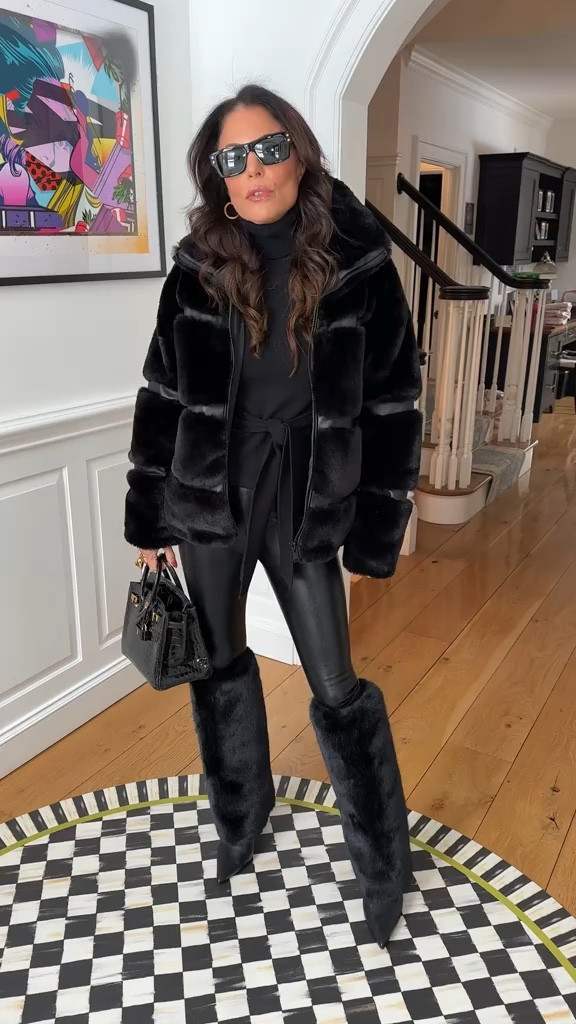 Today’s look is A LOT 🖤✨

#LTKStyleTip #LTKWatchNow