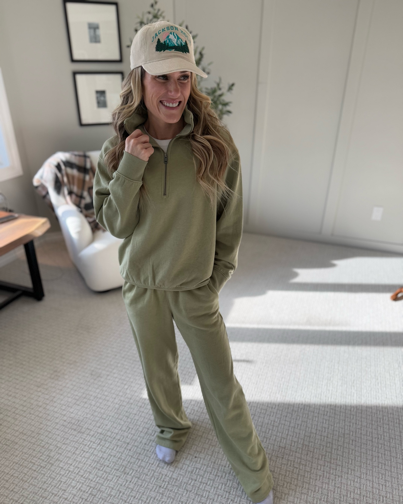 Matching sweatsuit

Target fashion  winter outfit  sweatshirt  sweatpants  joggers  casual outfit  mom outfit  cozy outfit  winter outfit  loungewear  hat  lounge set


#LTKStyleTip #LTKFindsUnder50 #LTKSeasonal