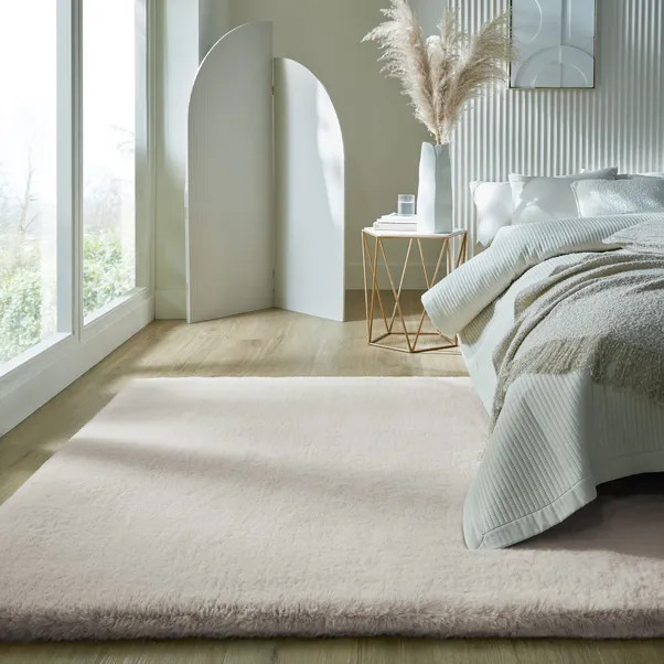 Ivy Luxury Supersoft Faux Fur Rug | Dunelm