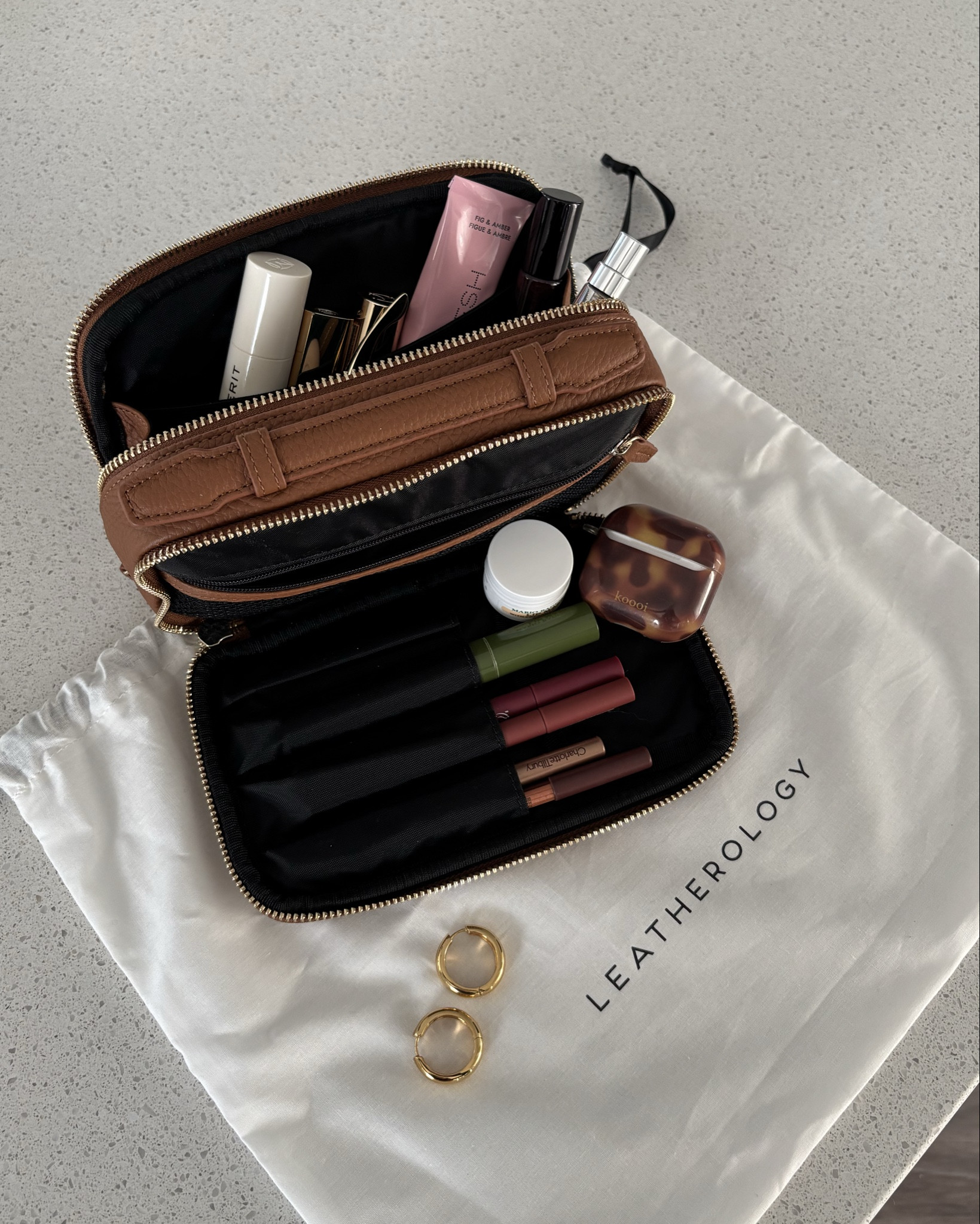 The perfect little travel case for your personal items 🤎