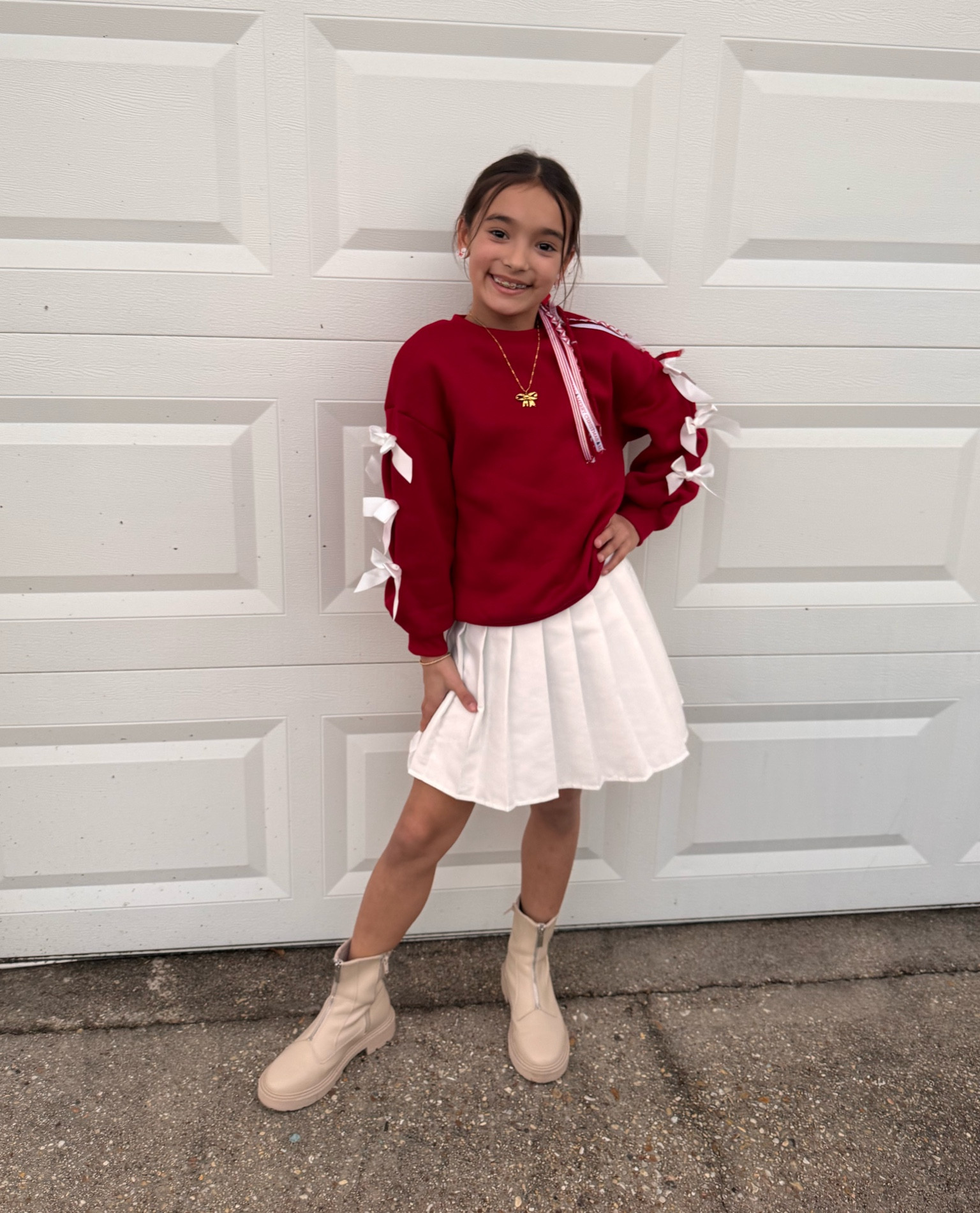 Christmas time ❤️🤍
•
•
•
#christmastime #christmasoutfit #bows

#LTKSeasonal #LTKHoliday #LTKStyleTip