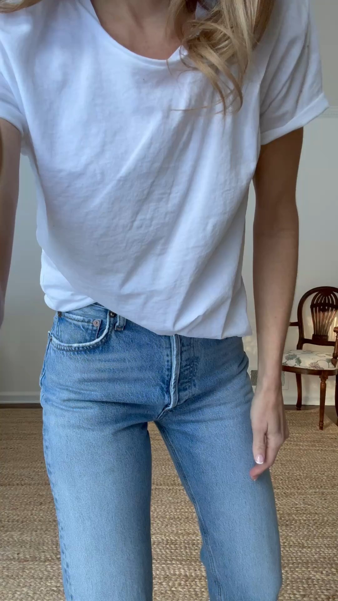 I didnt think the video I posted yesterday did this white tee enough justice so I recorded another one today! Wanted to show how flattering she truly is. Perfect length, hits in all the right places. I layered with my sweatshirt on today’s OOTD, but I can’t wait to be able to wear it on its own with a pair of jeans this spring! 

