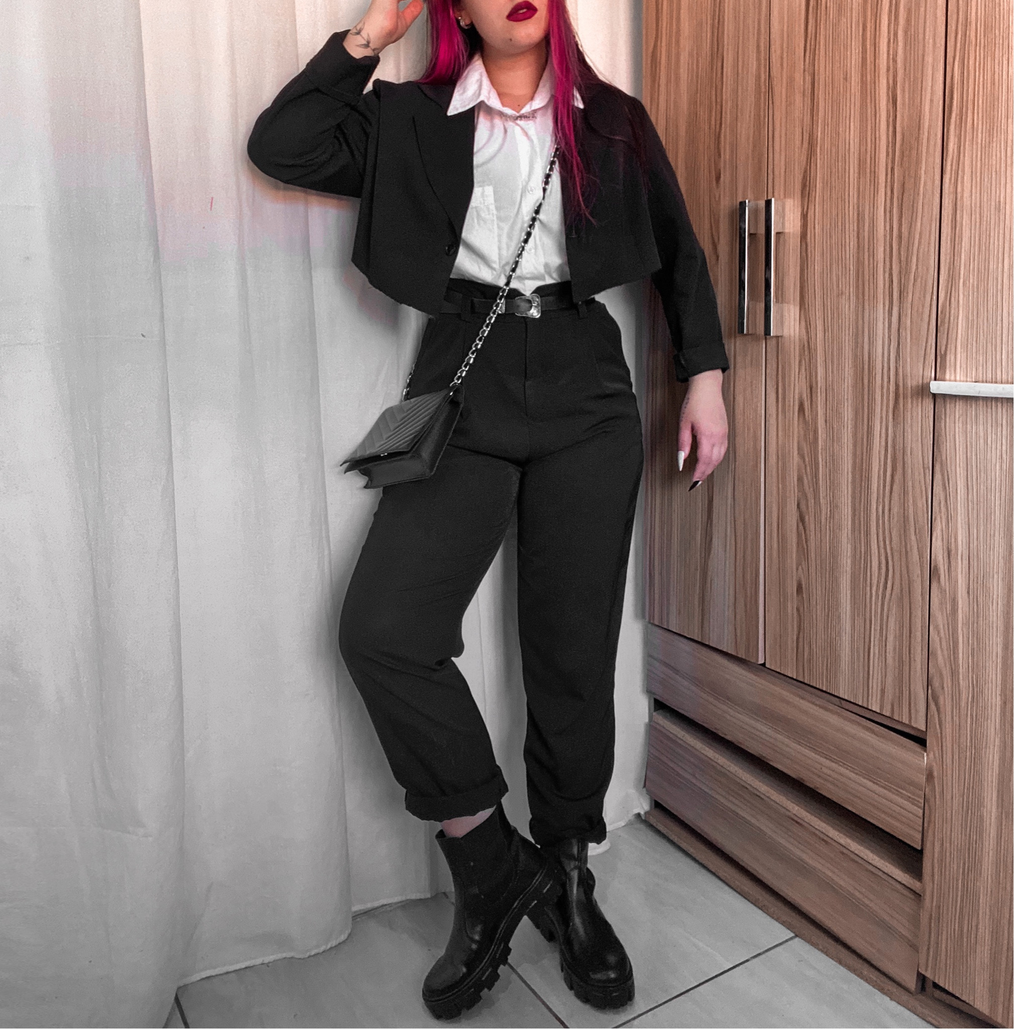 Ig @vllentina | https://vm.tiktok.com/ZMFd1sfbL/

Casual look
• Coturno
• Bota
• Boots
• Combat boots
• Platform boots
• Bota plataforma
• Cropped
• Calça alfaiataria
• Alfaiataria 
• Calça 
• Calca preta
• Black Pants
• Pants
• Long pants
• Bag
• Fashion
• Look casual
• Casual outfit
• Casual look
• Elegant look
• Moda
• Fashion
• Summer look
• Alternative looks
• Loafer
• Moda
• Estilo elegante
• Estilo alternativo 
• Alternative style
• Rock style
• Camisa branca
• Camisa
• Camisa social
• Dark academia
• Blazer
• blazer Cropped
• blazer cropped 
• bolsa
• Bolsa preta
• Black bag
• All black look
• Inspiração de look
• Look do dia
• Ootd
• Outfit inspiration 
• Inspiration 
• Looks com saia
• Looks com cropped
• Roupas elegantes
• Roupas modernas
• Roupas 
• Look com bota

#LTKSeasonal #LTKstyletip #LTKbrasil