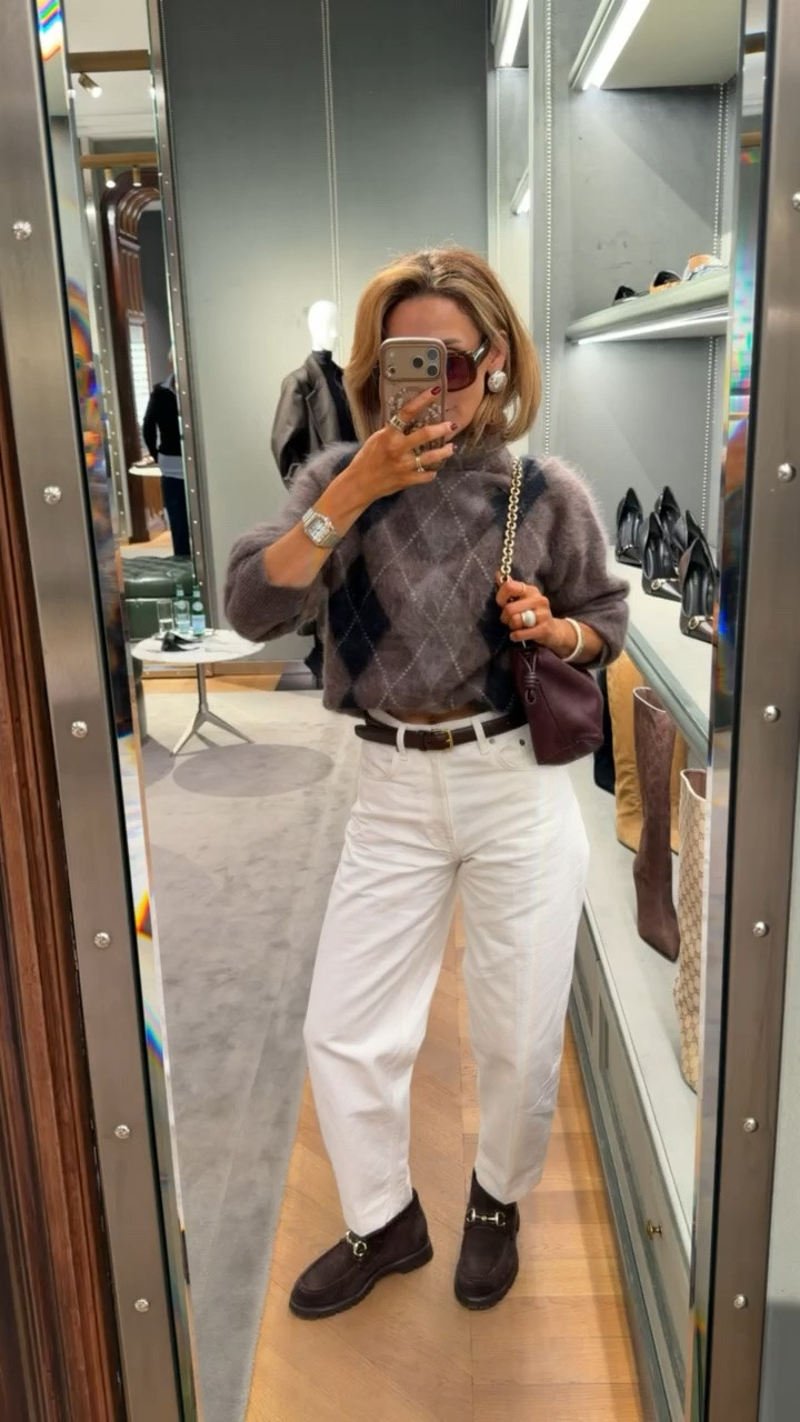 Breakfast + museum outfit passed the test! These boots were such a cool touch to the look and my brushed cashmere sweater was so cozy! Jeans are 26