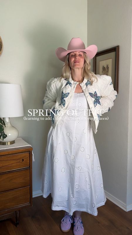 Spring outfits are better with little pops of pastels 💜💜

White maxi dress
Quilted jackets
Pink cowgirl hat
Pastel sneakers 