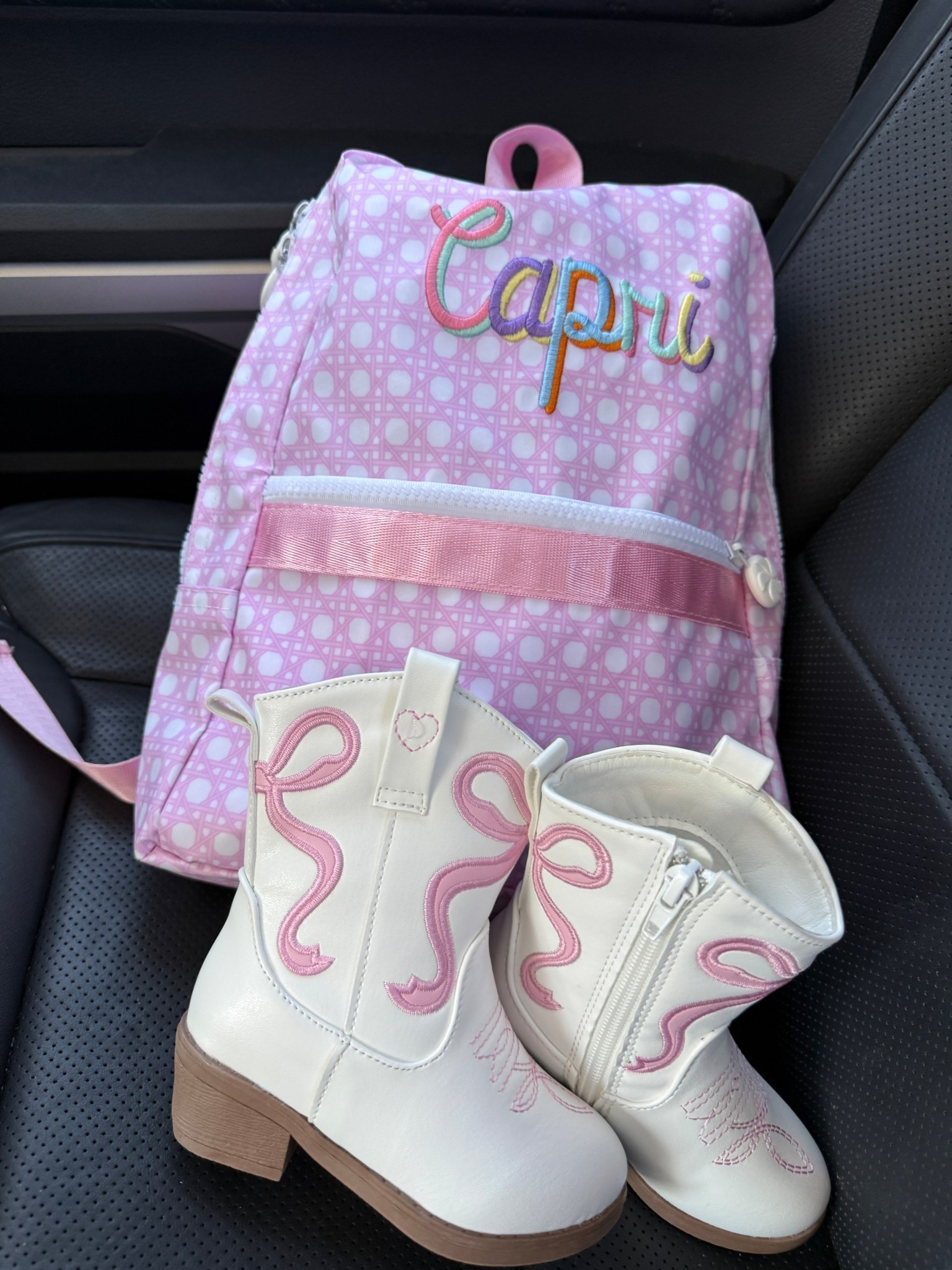 Heading to rodeo 👢🌷
✔️ Saw this book in the shopping section at the rodeo, all about the little sequins 😂

#LTKFestival #LTKdayinmylife #LTKKids