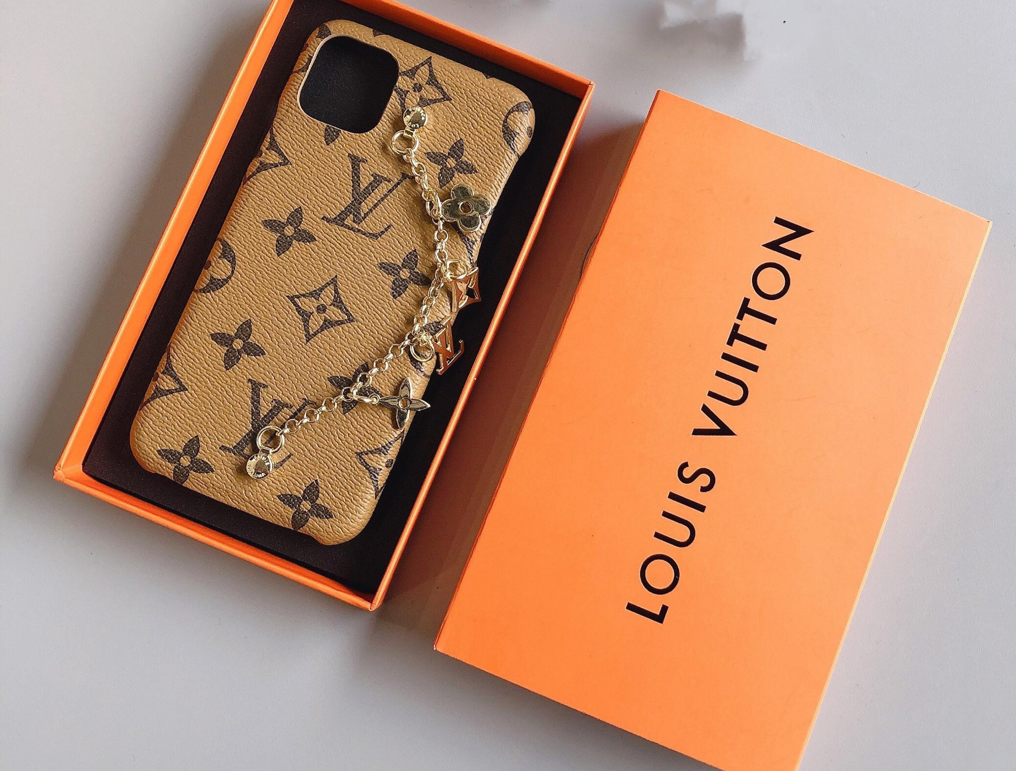 box louis vuitton phone case