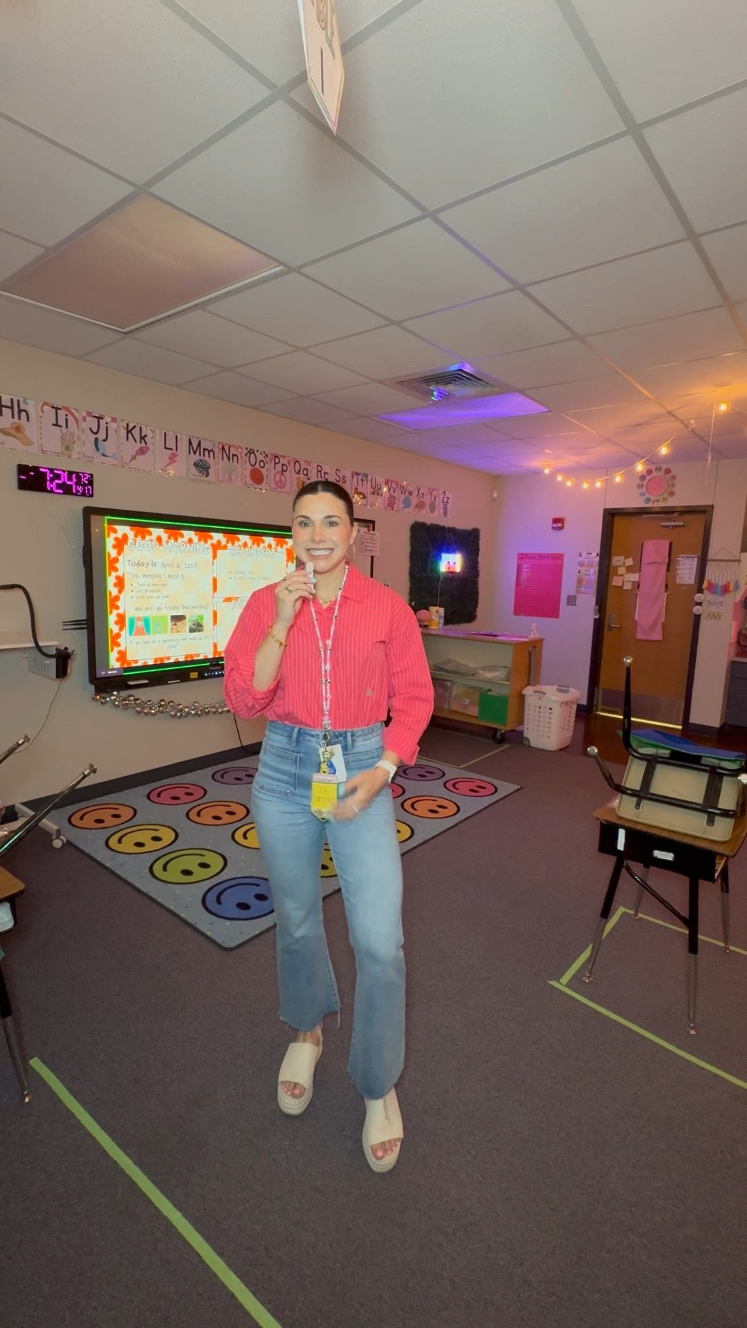 Making lessons stylish and learning fun! 🍎✨🤓
 #TeacherOOTD #ClassroomChic

#LTKSeasonal #LTKWorkwear