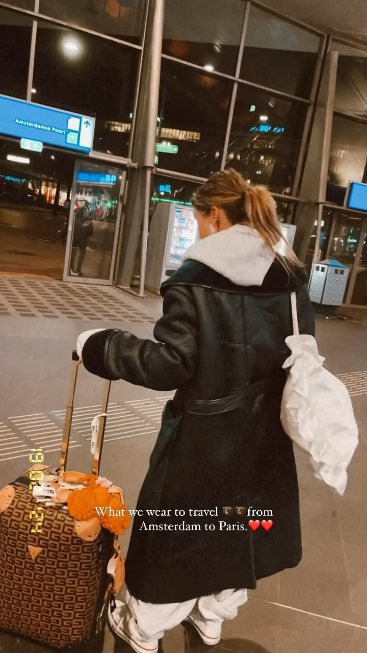 Airport travel outfits. 

PrettyLittleThing sweatpants and cropped sweater. Oversized coats
Plt style, converse sneaks and pillow bags of our own brand @prettypiecesbysiss (www.bySiss.com) 

#LTKstyletip #LTKtravel #LTKVideo
