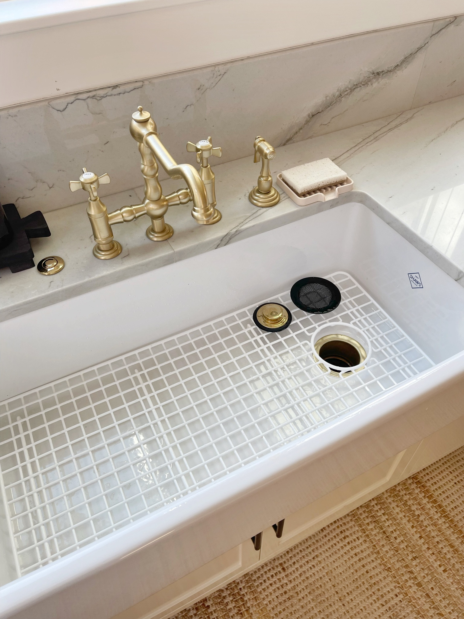 H O M E \ kitchen sink must-have… grid!! Protect it from scratches🙌🏻🙌🏻

Home
Decor
Amazon 

#LTKhome