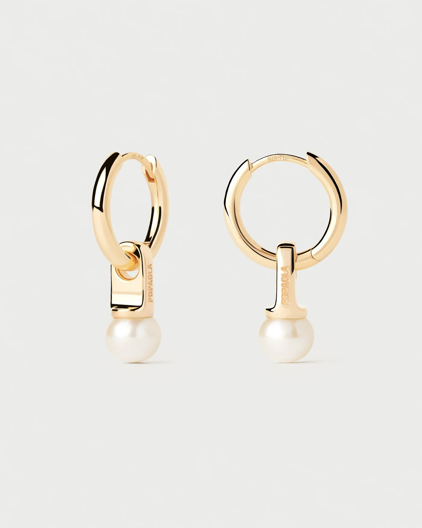 Gold-plated dainty drop hoops with a round freshwater pearl pendant | Pearl hoops | PDPAOLA | PDPAOLA DE