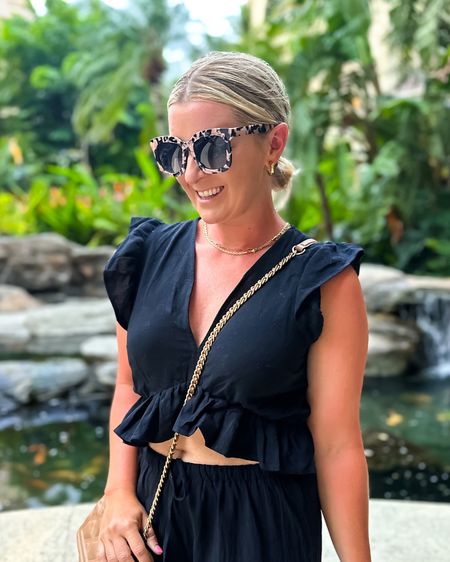 Polarized sunglasses for under $30! I’ve loved having these on my trip to Oahu and can’t wait to wear them back home. Shop my faves from @peepers with code KRISTINEJULY for 15% off! 

#LoveMyPeepers #peeperspartner

#LTKstyletip #LTKtravel #LTKunder50