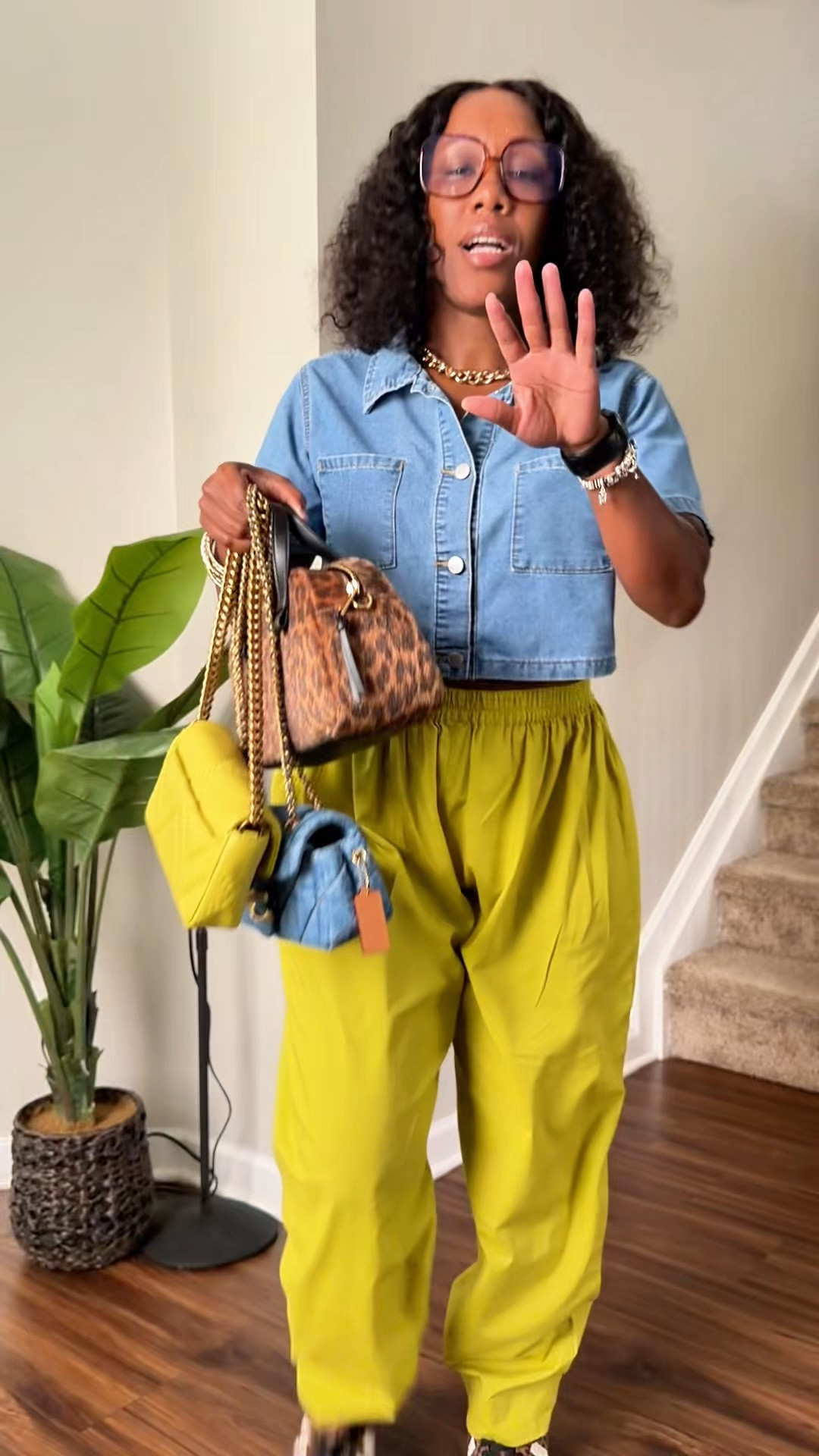 Which bag should I wear with this outfit?

#LTKgrwm #LTKootd #LTKOver40