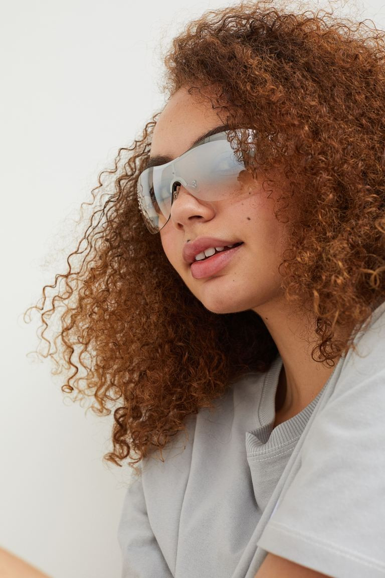 Rhinestone-detail sunglasses | H&M (UK, MY, IN, SG, PH, TW, HK)
