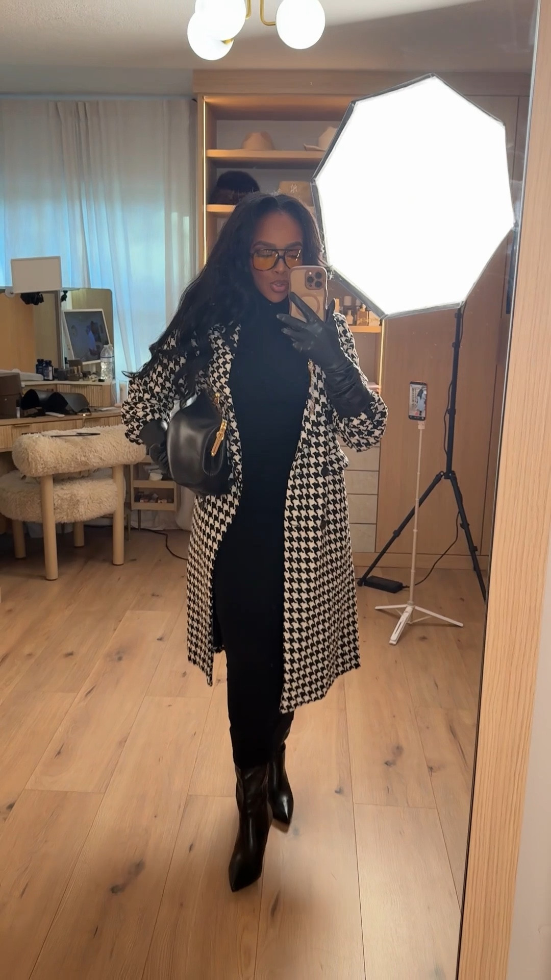 ✨ Classic with a bold, modern edge.
This black-and-white houndstooth coat instantly elevates a sleek all-black base, creating a timeless look that feels polished yet powerful. Finished with pointed-toe boots and statement accessories for an effortlessly chic vibe.

Perfect for workdays, meetings, city outings, or elevated everyday wear.

📏 Sizing: Coat (Small) • Top (Small) • Pants (27 Long) • Boots (TTS)  
Measurements: 5’4” · 138 lbs · 34D · 27” waist · 40” hips

Save this post to revisit when you want a sharp, put-together outfit.

houndstooth coat outfit, black monochrome look, polished winter outfit, chic workwear style, elevated everyday fashion, classic black and white outfit.

Follow me on Instagram and YouTube @kirasfashionfinds

#LTKootd