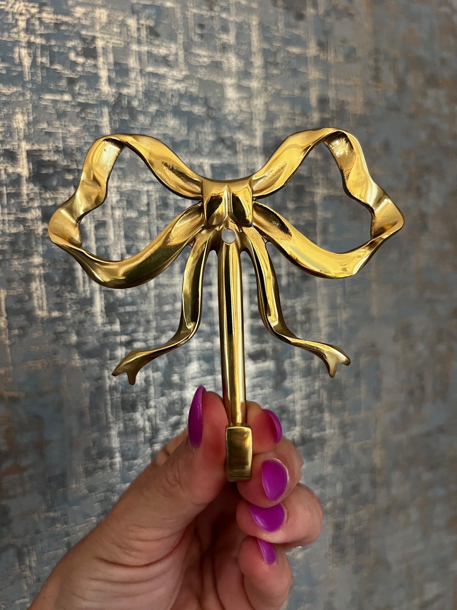 I bought these pretty bow hooks for my daughters room! They are currently on sale! 

#LTKSaleAlert #LTKKids #LTKHome