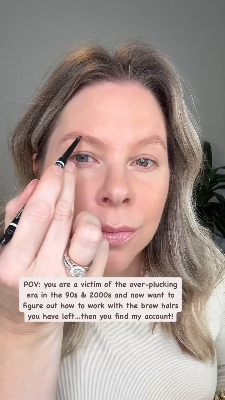 Let me know if you are a victim of the over-plucking era in the 90s & 2000s in the comments below! I’ll post pictures in my stories of my non-existent brows 😝

Follow along if you want to figure out how to work with the brow hairs you have left 😅😜😍

Using the @nyxcosmetics micro brow pencil. 

#90seyebrows #softeyebrows #makeupformatureskin #easymakeup